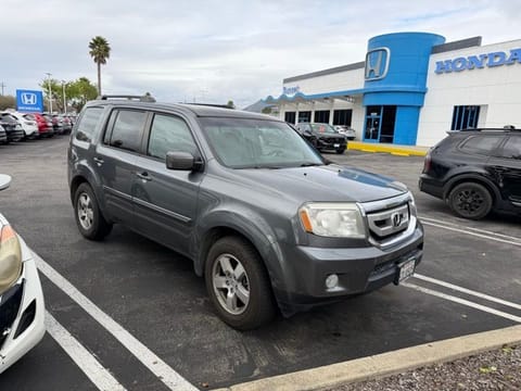1 image of 2011 Honda Pilot EX