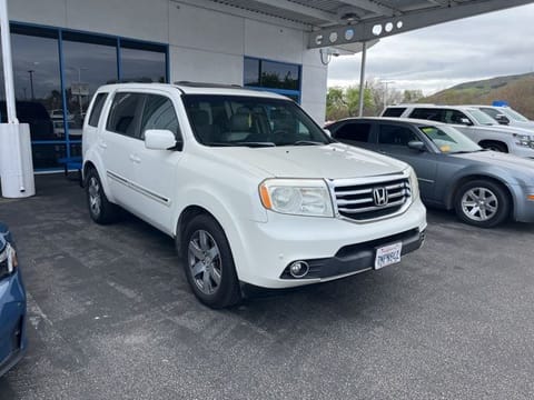1 image of 2015 Honda Pilot Touring