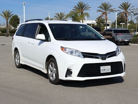 1 image of 2019 Toyota Sienna LE
