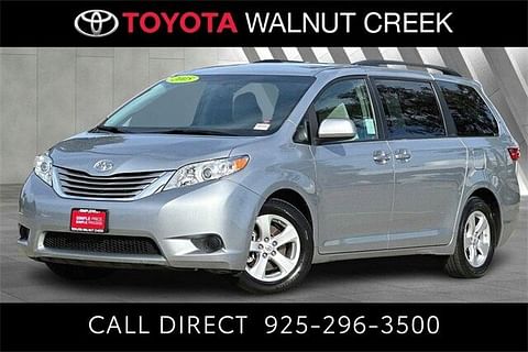 1 image of 2015 Toyota Sienna LE