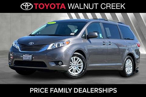 1 image of 2017 Toyota Sienna XLE