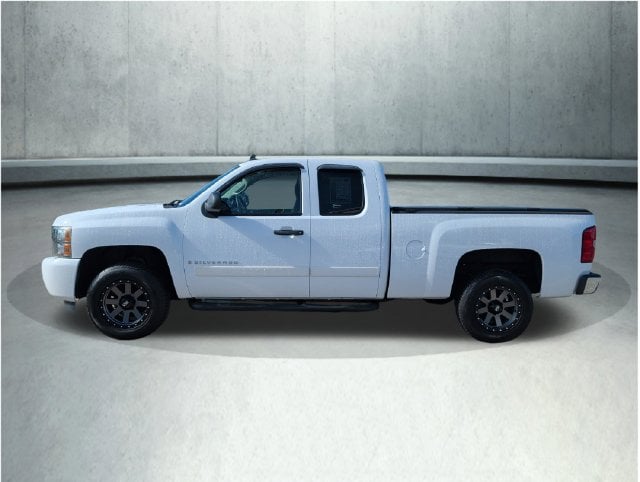 Used 2008 Chevrolet Silverado 1500 1LT with VIN 2GCEC19C481131402 for sale in Somersworth, NH