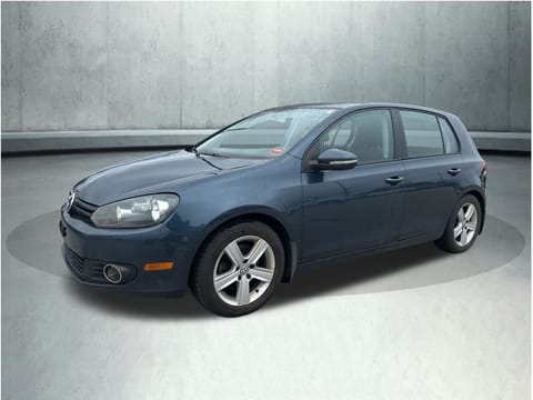 1 image of 2014 Volkswagen Golf TDI