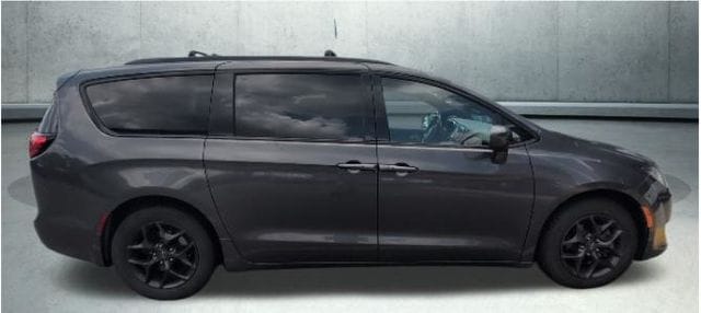 2019 Chrysler Pacifica Touring L Plus's photo