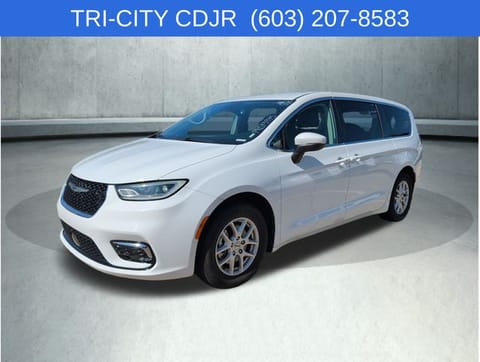 1 image of 2023 Chrysler Pacifica Touring L