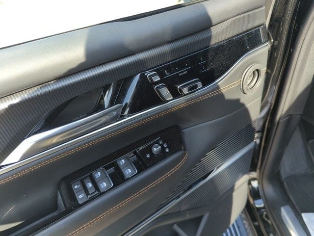 2023 Jeep Grand Wagoneer Series III - Photo 15