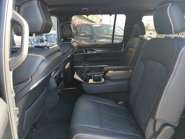 2023 Jeep Grand Wagoneer Series III - Photo 29