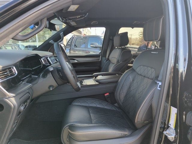 2023 Jeep Grand Wagoneer Series III - Photo 13