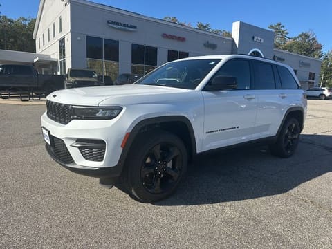 1 image of 2025 Jeep Grand Cherokee