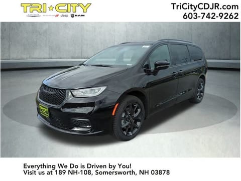 1 image of 2026 Chrysler Pacifica Limited