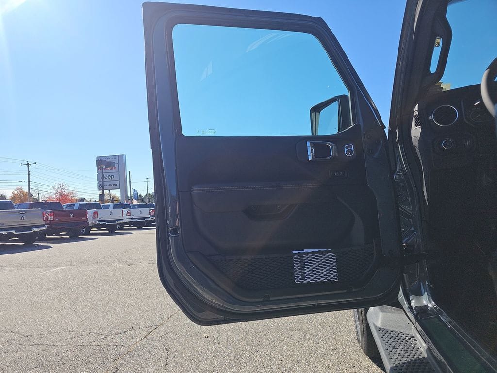 2026 Jeep Wrangler 4-Door Sahara - Photo 13