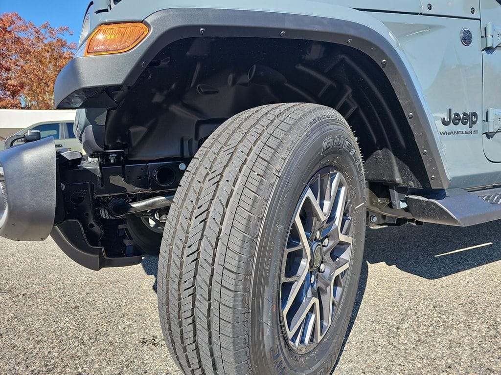 2026 Jeep Wrangler 4-Door Sahara - Photo 32
