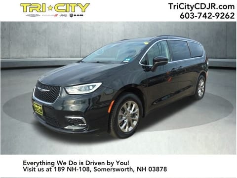 1 image of 2022 Chrysler Pacifica Touring L