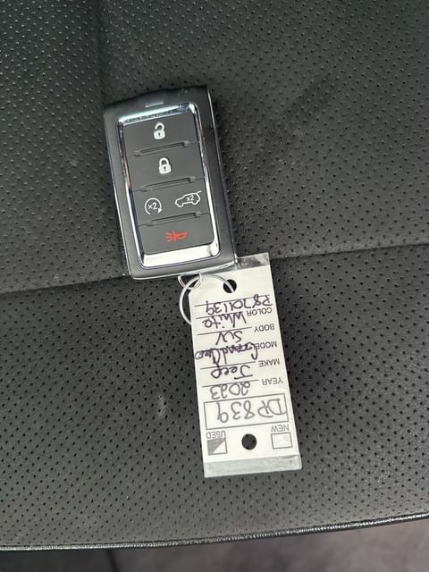 2023 Jeep Grand Cherokee Altitude photo 3