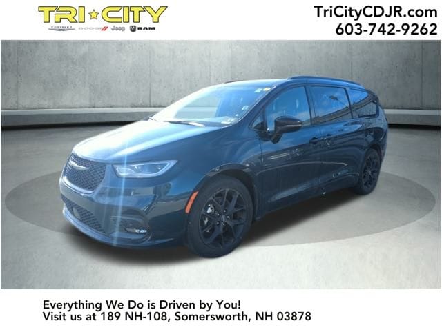2025 Chrysler Pacifica Limited's photo