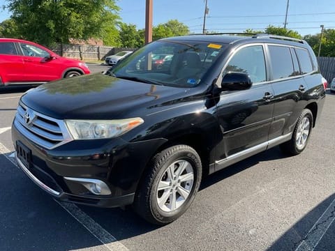 1 image of 2013 Toyota Highlander Base Plus V6
