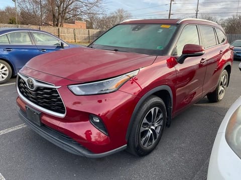 1 image of 2022 Toyota Highlander XLE