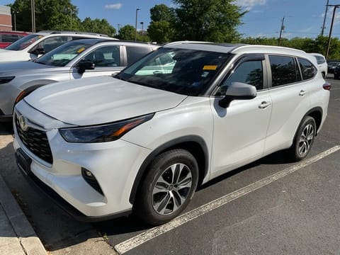 1 image of 2023 Toyota Highlander XLE