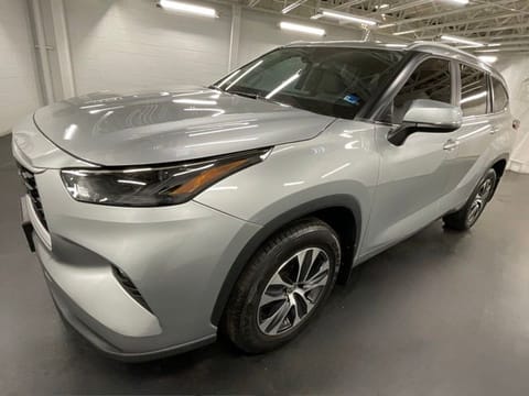 1 image of 2024 Toyota Highlander XLE