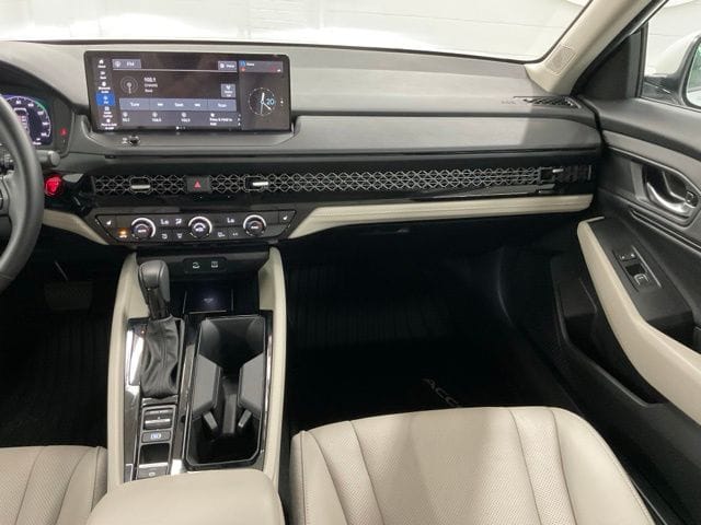 2025 Honda Accord Hybrid EX-L - Photo 16