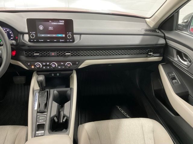 2025 Honda Accord SE - Photo 16