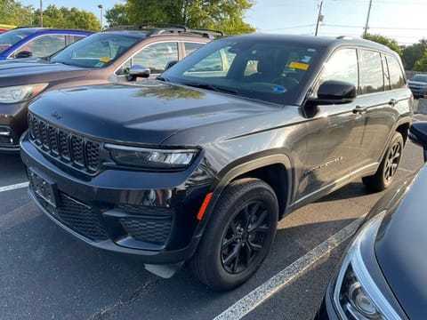 1 image of 2025 Jeep Grand Cherokee Altitude