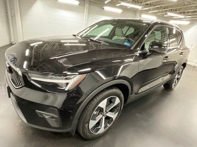 2025 Volvo XC40 B5 Plus Bright AWD's photo