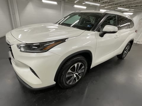 1 image of 2021 Toyota Highlander XLE