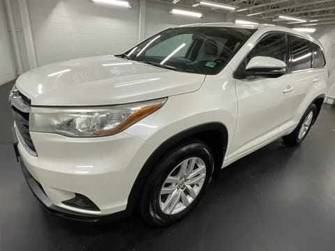 1 image of 2015 Toyota Highlander LE Plus V6