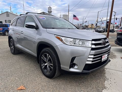 1 image of 2019 Toyota Highlander LE