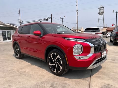 1 image of 2024 Mitsubishi Outlander SE Black Edition