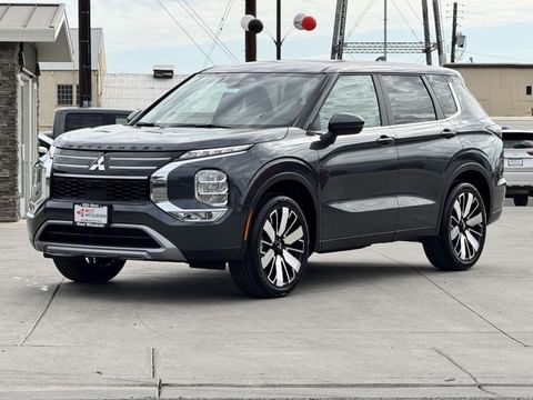 1 image of 2025 Mitsubishi Outlander SE