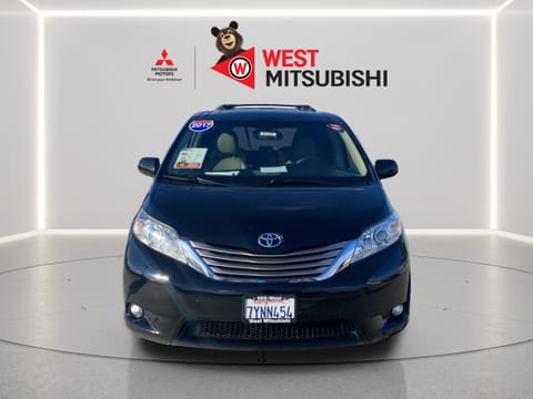 1 image of 2017 Toyota Sienna XLE
