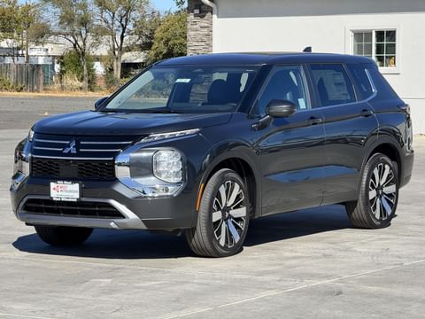 1 image of 2025 Mitsubishi Outlander SE