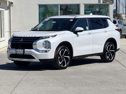 1 image of 2024 Mitsubishi Outlander SE