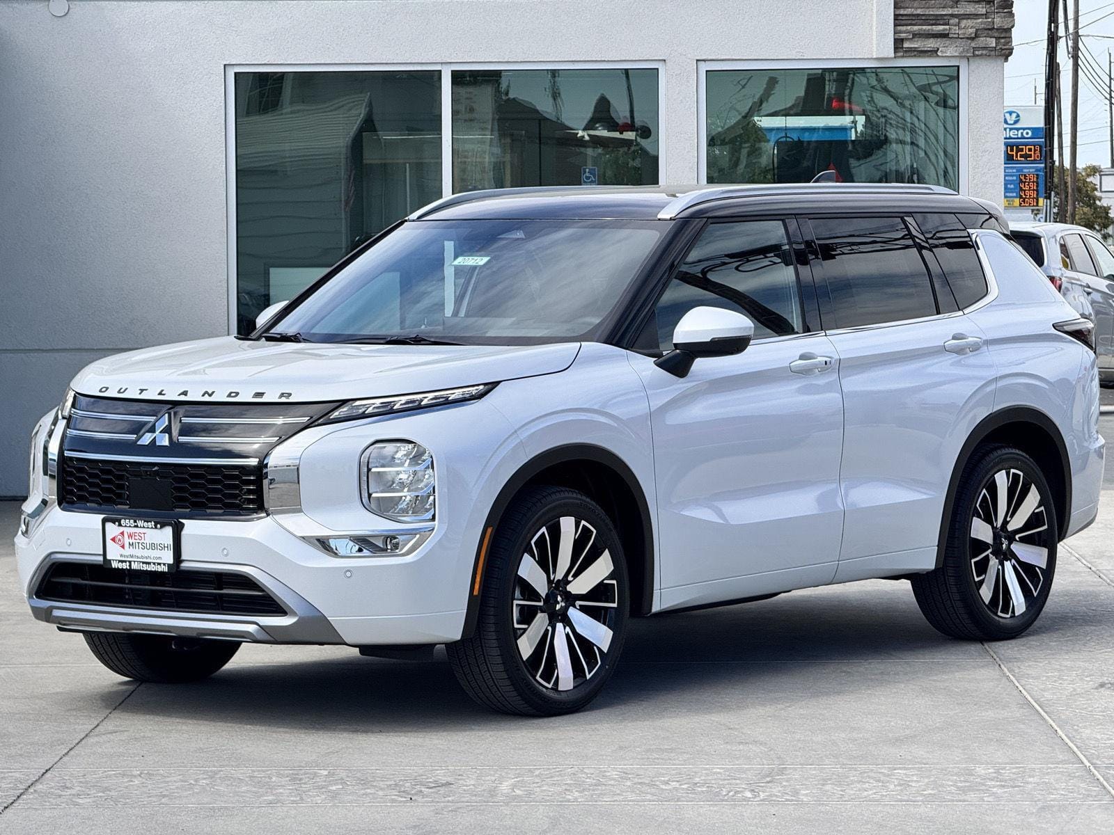 2025 Mitsubishi Outlander SEL's photo