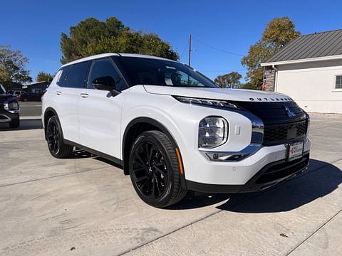 1 image of 2024 Mitsubishi Outlander SE Black Edition