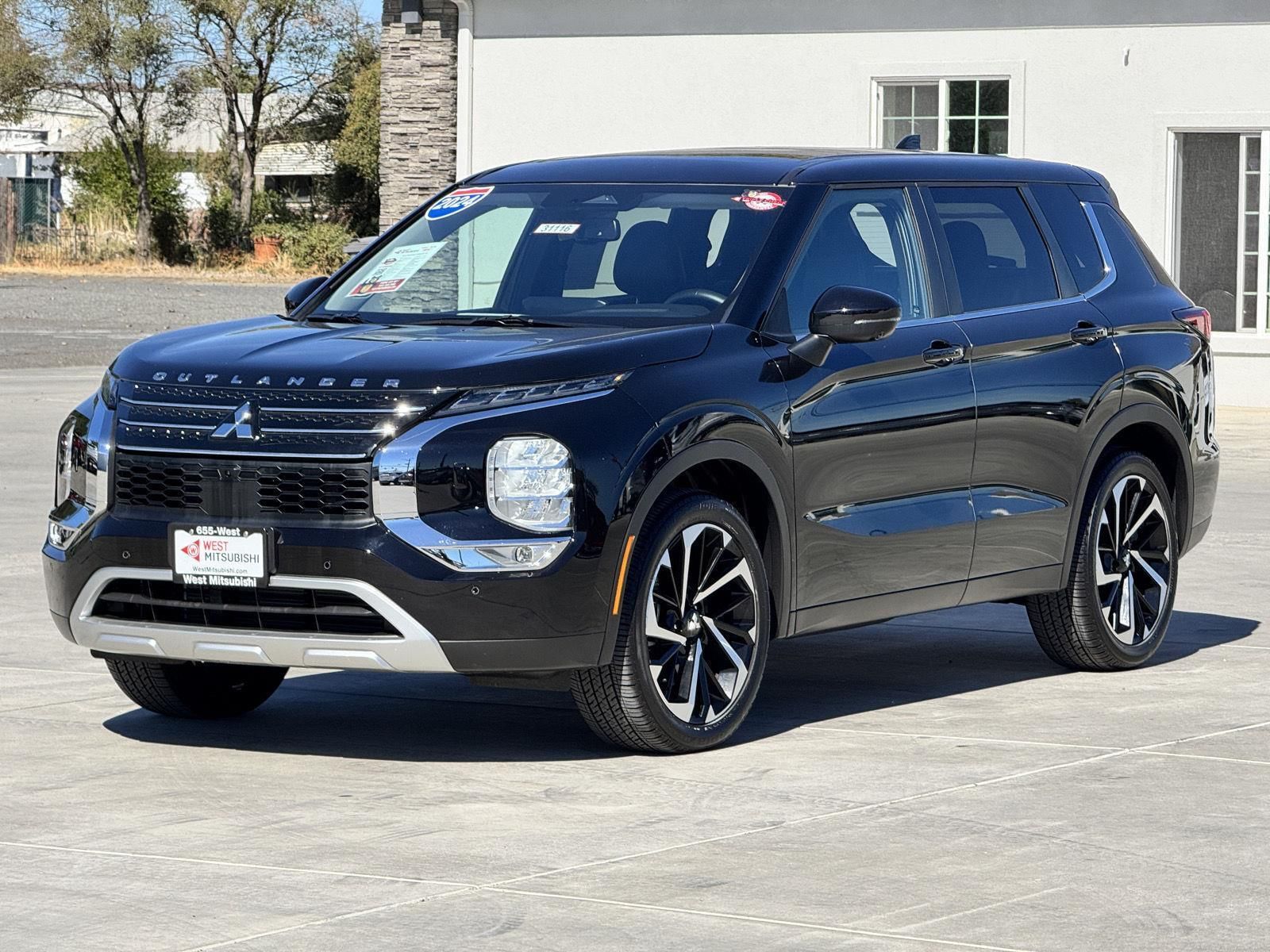 2024 Mitsubishi Outlander SE's photo