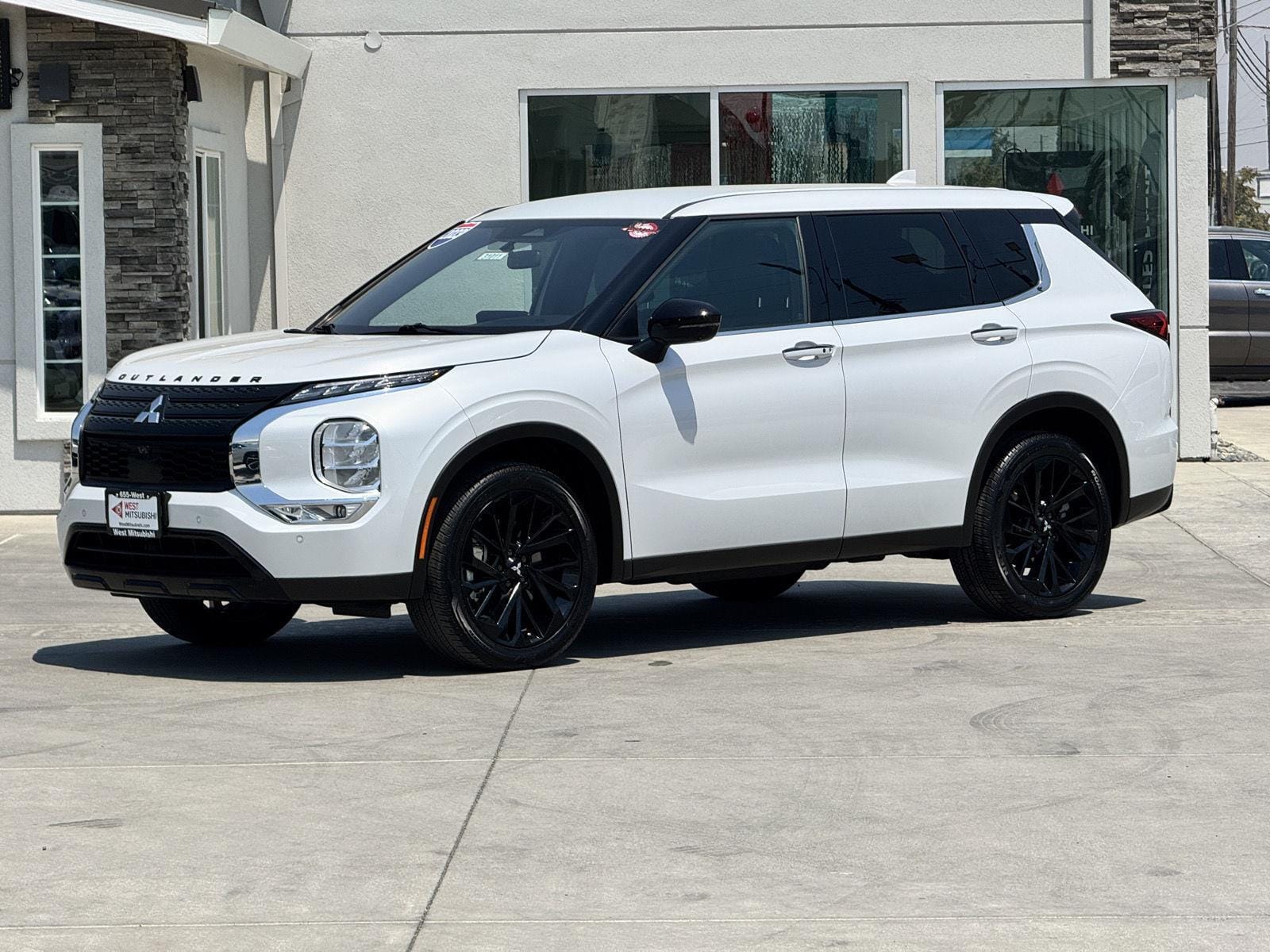 2023 Mitsubishi Outlander SE Black Edition's photo