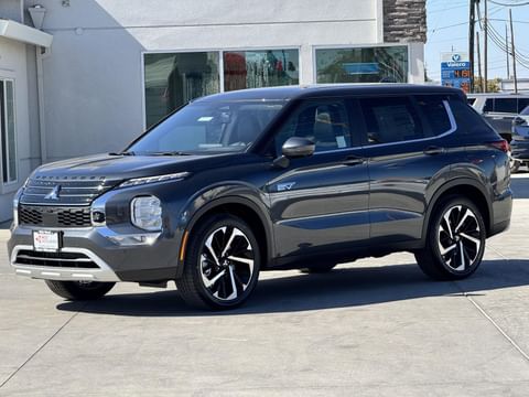 1 image of 2025 Mitsubishi Outlander Plug-In Hybrid SE