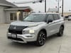 2 thumbnail image of  2022 Mitsubishi Outlander SE