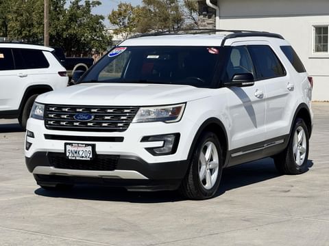 1 image of 2017 Ford Explorer XLT