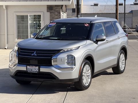 1 image of 2022 Mitsubishi Outlander ES