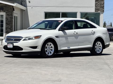 1 image of 2010 Ford Taurus SE