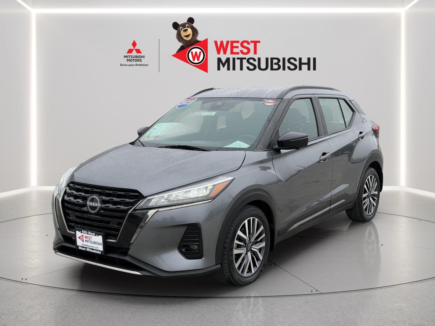 2023 Nissan Kicks SR's photo