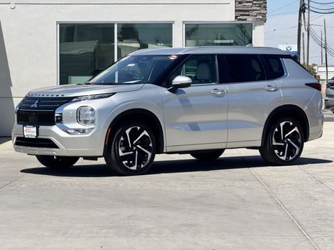 1 image of 2023 Mitsubishi Outlander SEL