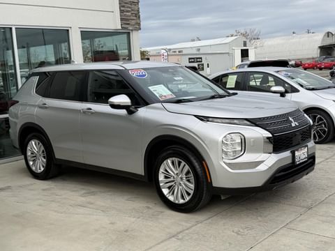 1 image of 2022 Mitsubishi Outlander ES