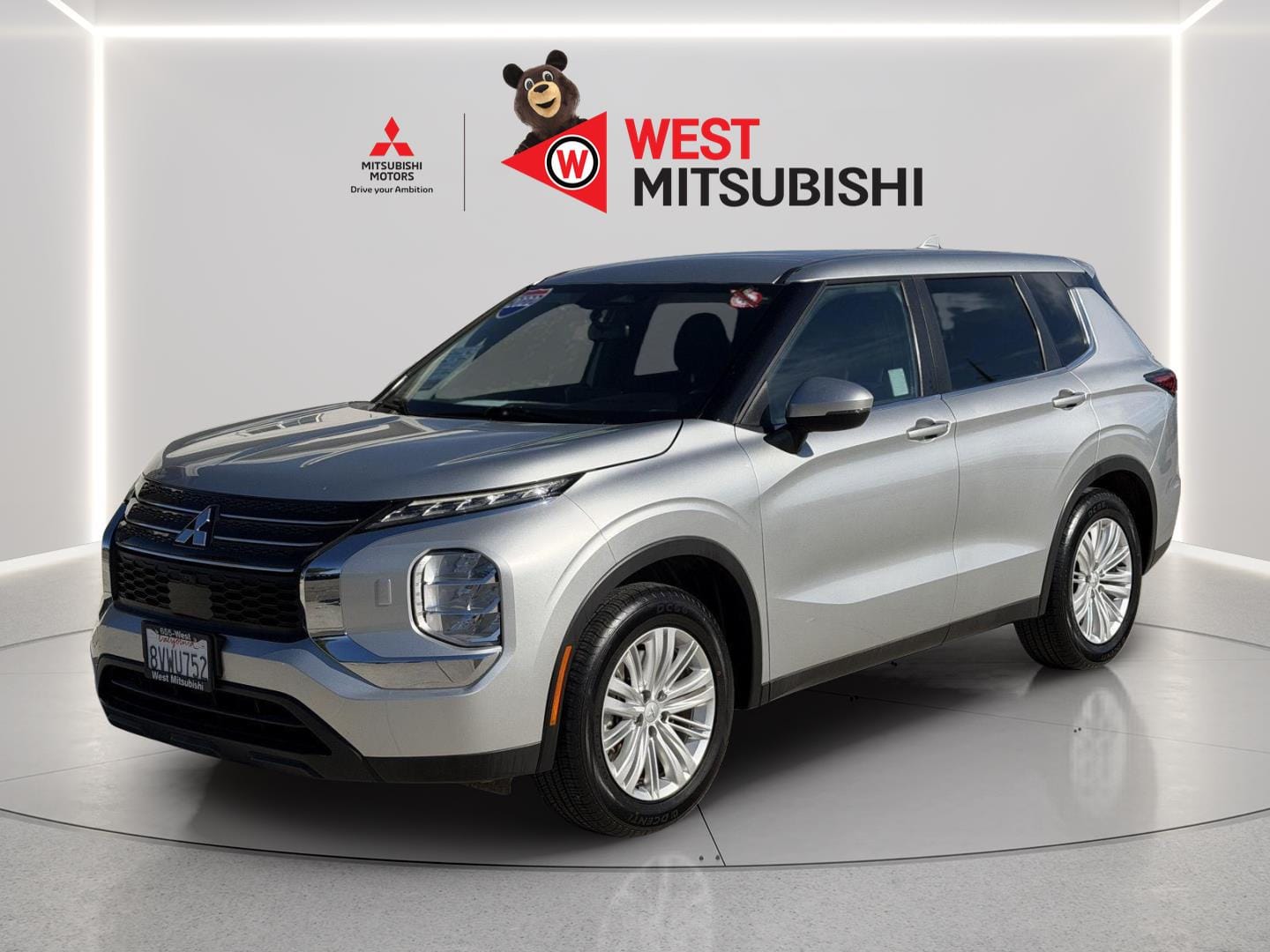 2022 Mitsubishi Outlander ES's photo