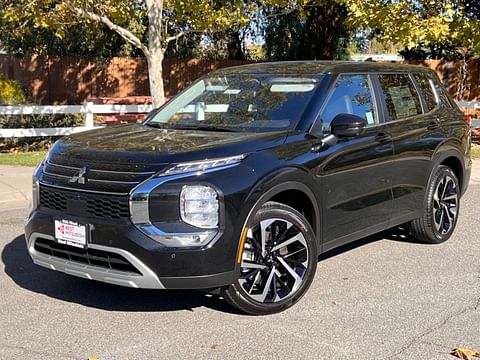 1 image of 2024 Mitsubishi Outlander SE Black Edition