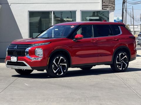 1 image of 2024 Mitsubishi Outlander SE